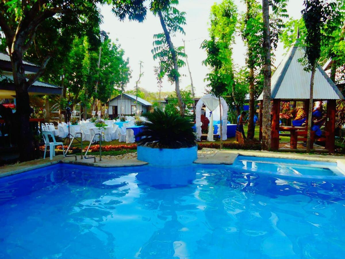 The Pelicans Resort Batangas Exterior photo