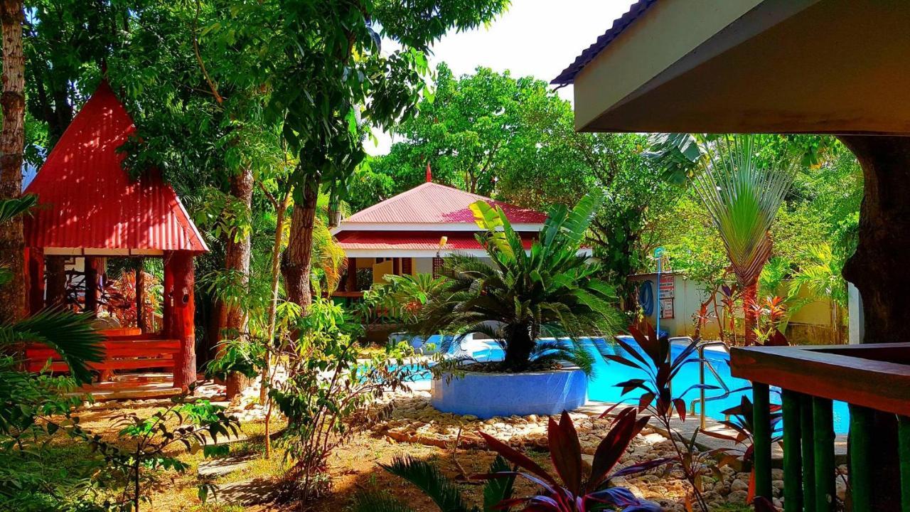 The Pelicans Resort Batangas Exterior photo